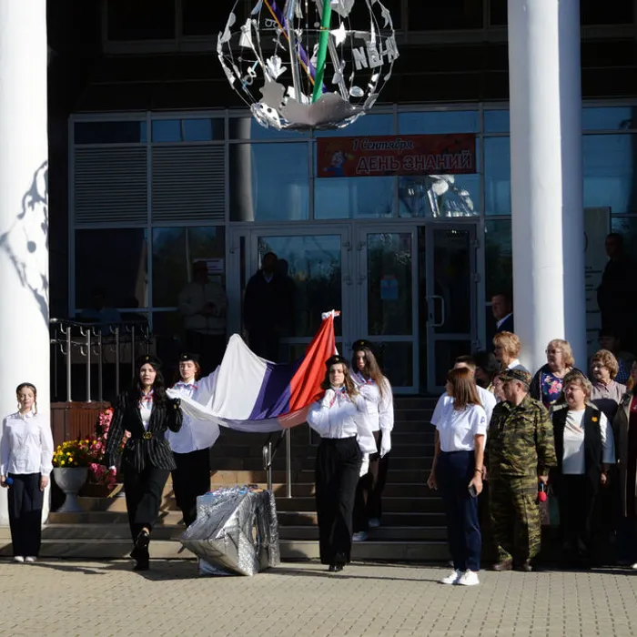 Торжественная линейка «Большое путешествие на планету Знаний»