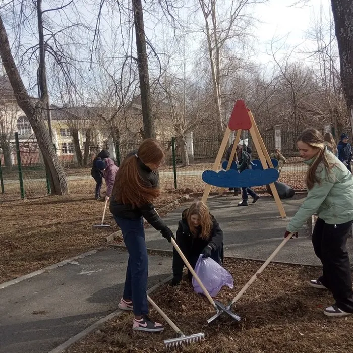 В школе стартовала пора субботников