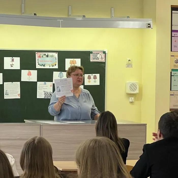 Отряд "Волонтеры профилактики" проводит Уроки мужества
