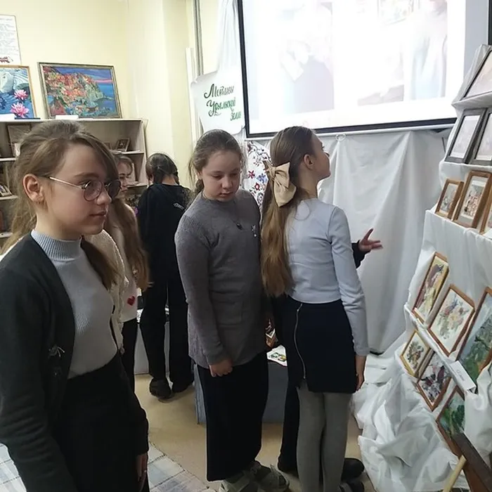 Учащиеся 5-х классов побывали на выставке рукодельниц