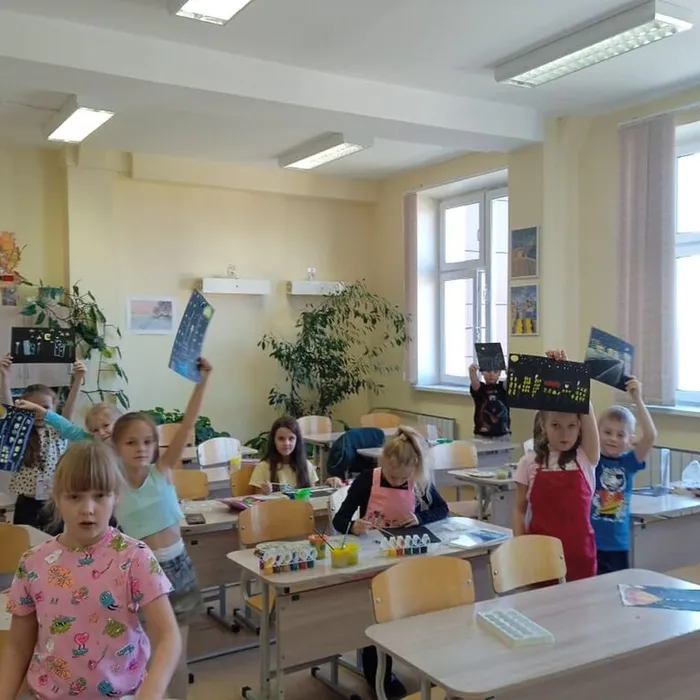 В школе прошел конкурс рисунков «Город в огнях»