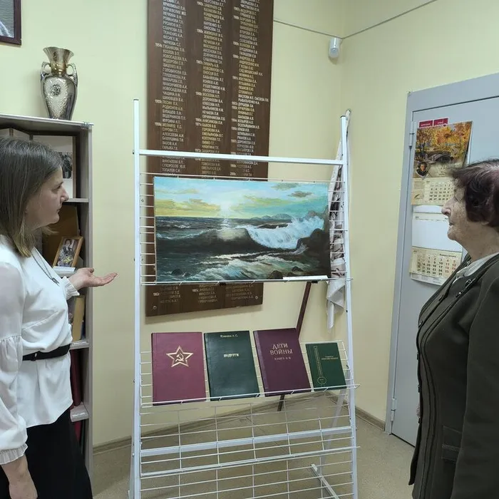 Выставку картин Почетного Гражданина г. В. Салда, А. С. Кузнецова посетила одноклассница художника